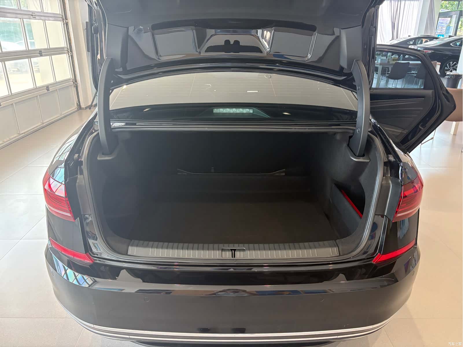 Volkswagen Passat, 2025 14
