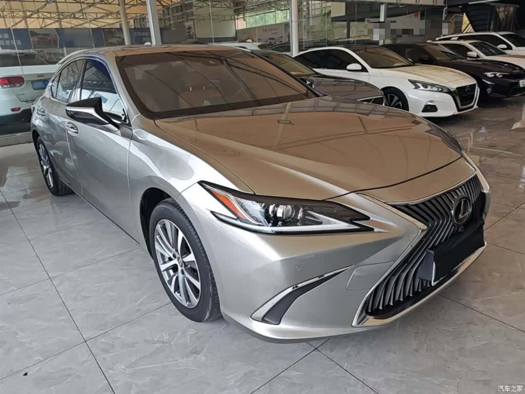 Lexus ES, 2020 4