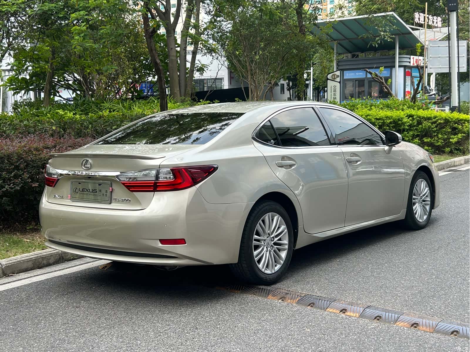 Lexus ES, 2017 4