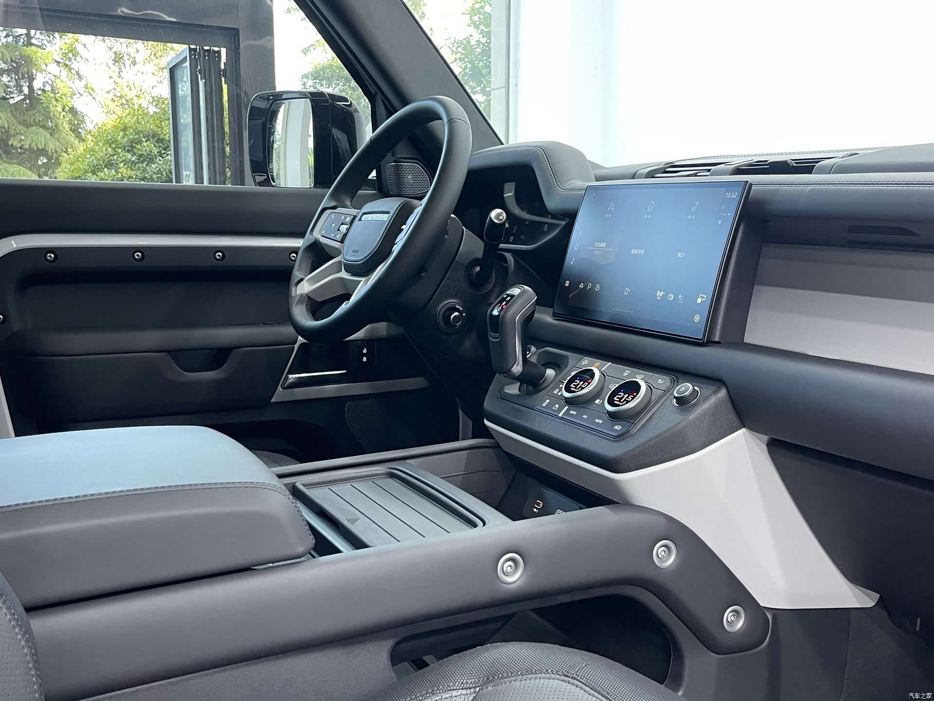 Land Rover Defender, 2024 9