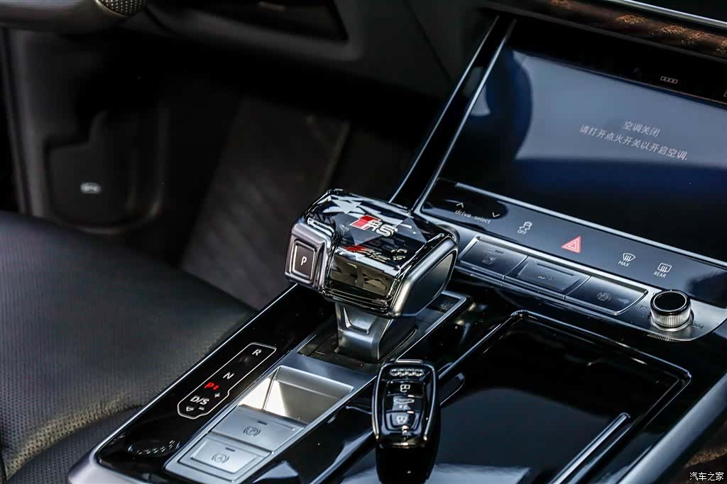 Audi Q8, 2023 38