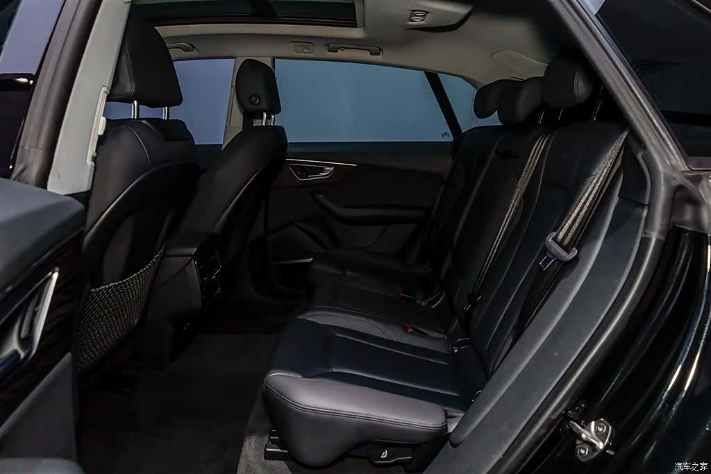 Audi Q8, 2023 9