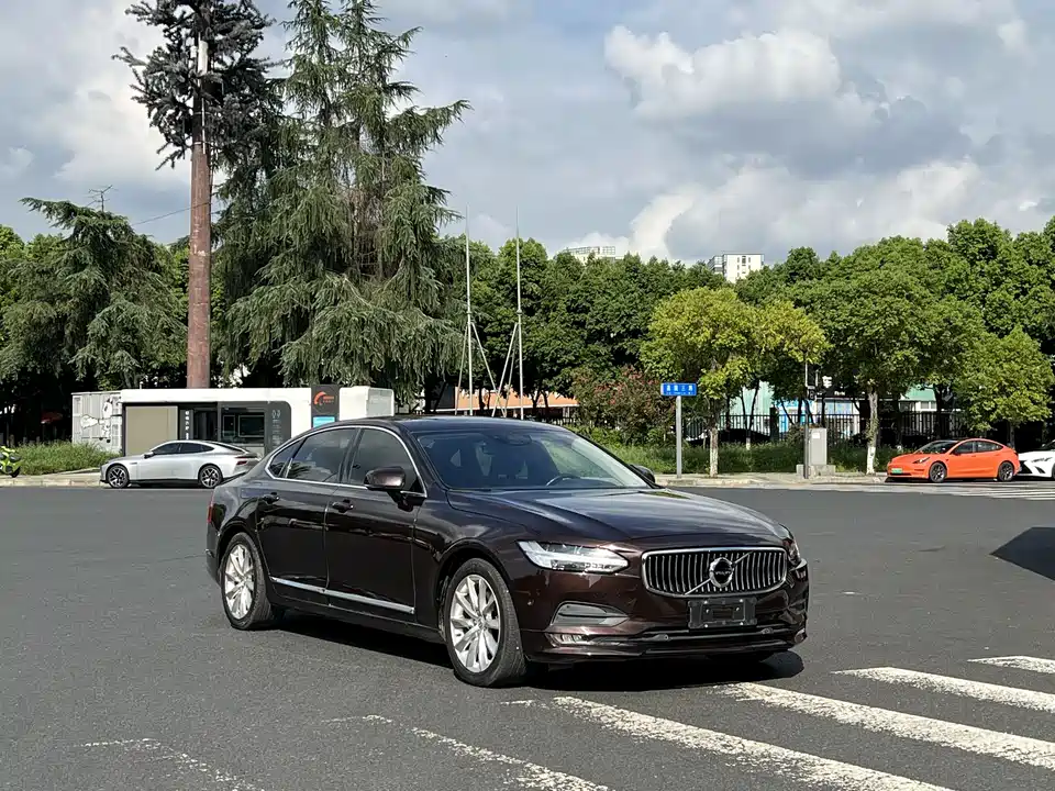 Volvo S90