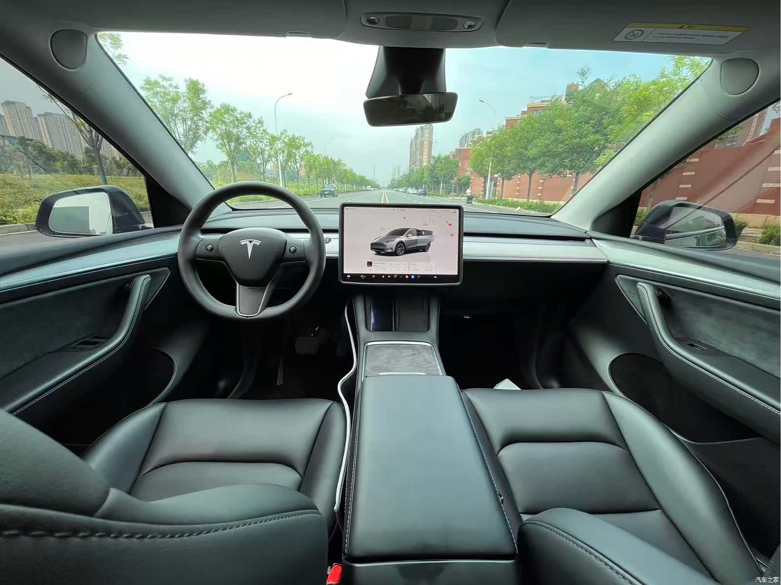 Tesla Model Y, 2025 4