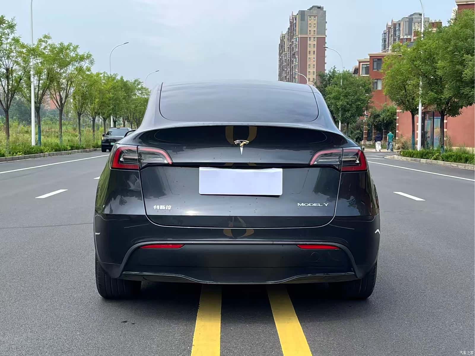 Tesla Model Y, 2025 8