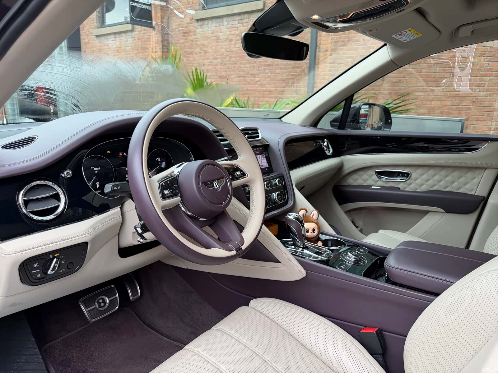 Bentley Bentayga, 2021 9