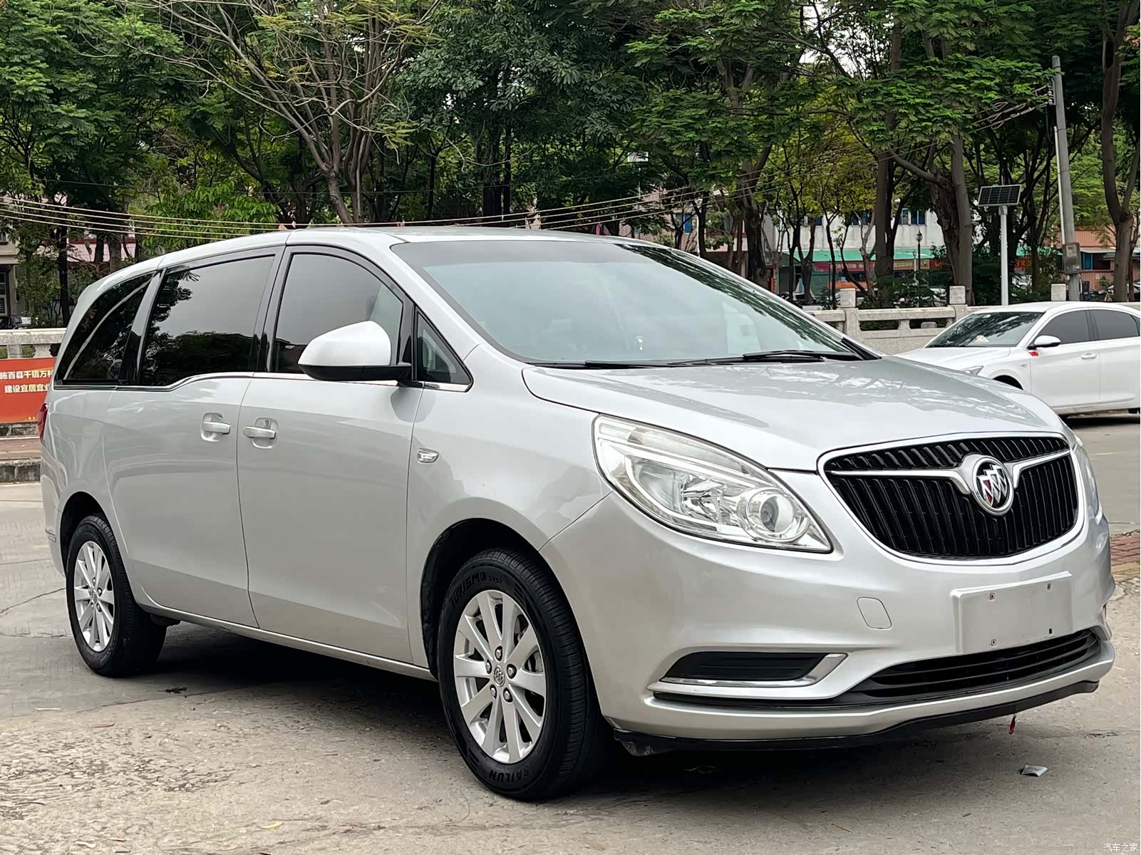 Buick GL8, 2019 3