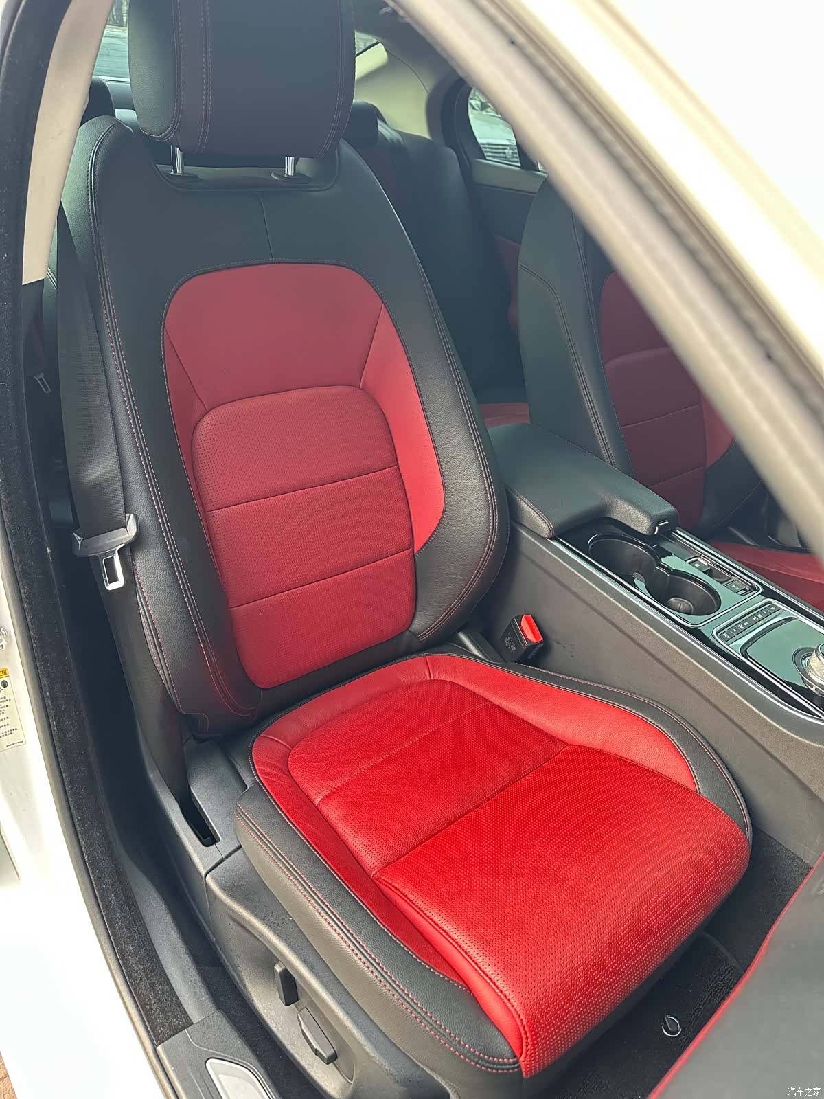 Jaguar XE, 2015 16