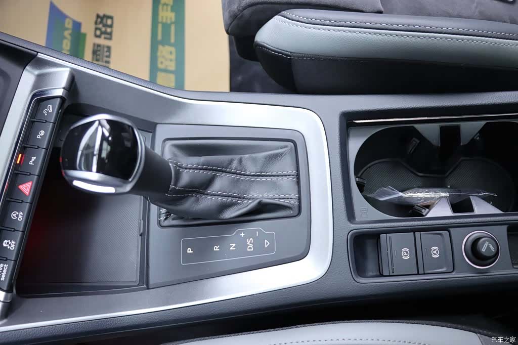 Audi Q3, 2022 11