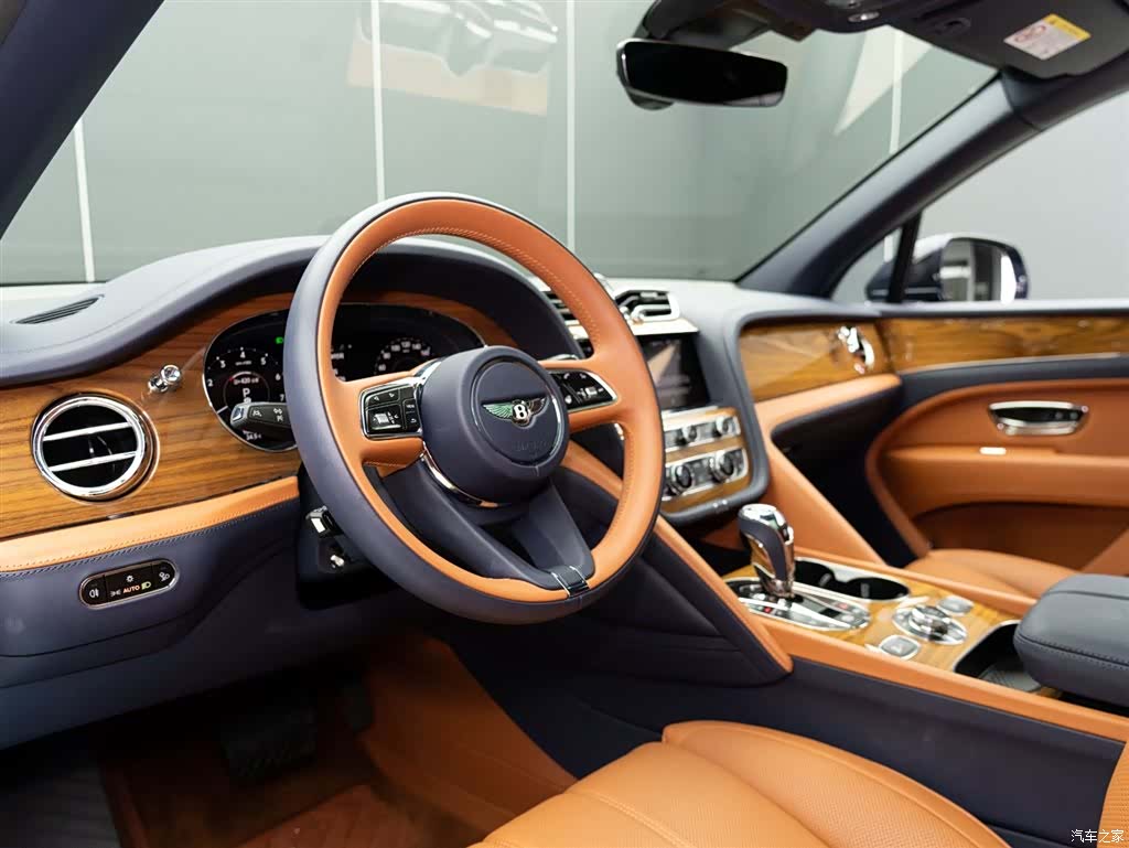 Bentley Bentayga, 2025 11