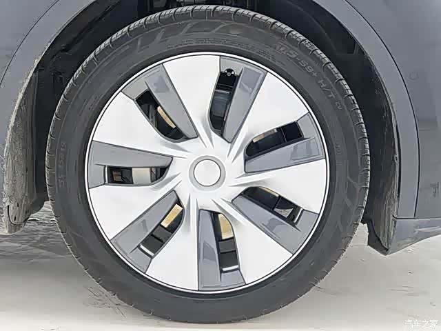 Tesla Model Y, 2023 15