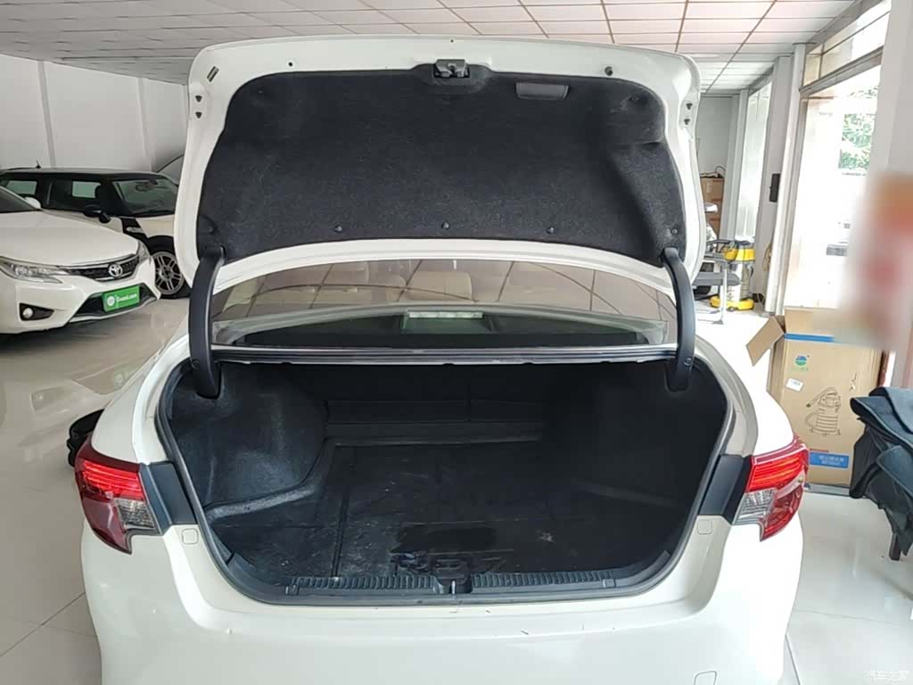 Toyota 2.5V, 2016 19