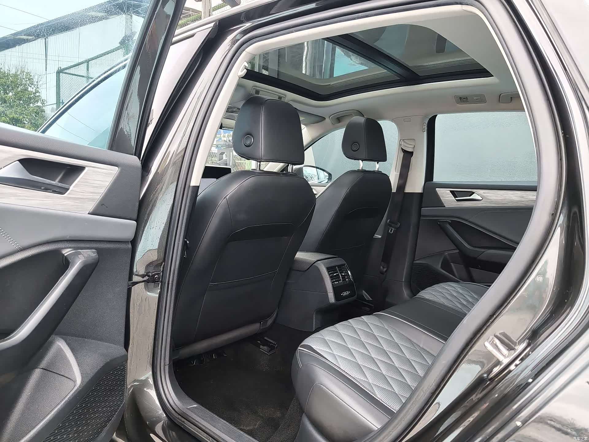 Volkswagen Sagitar, 2023 все фото