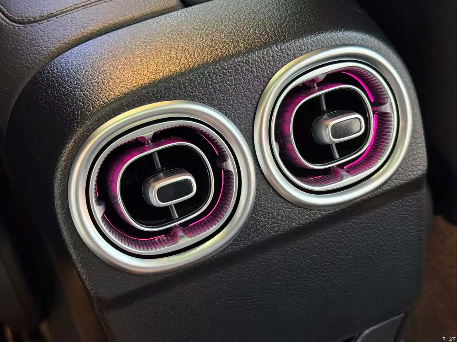 Mercedes-Benz C-Class, 2024 18