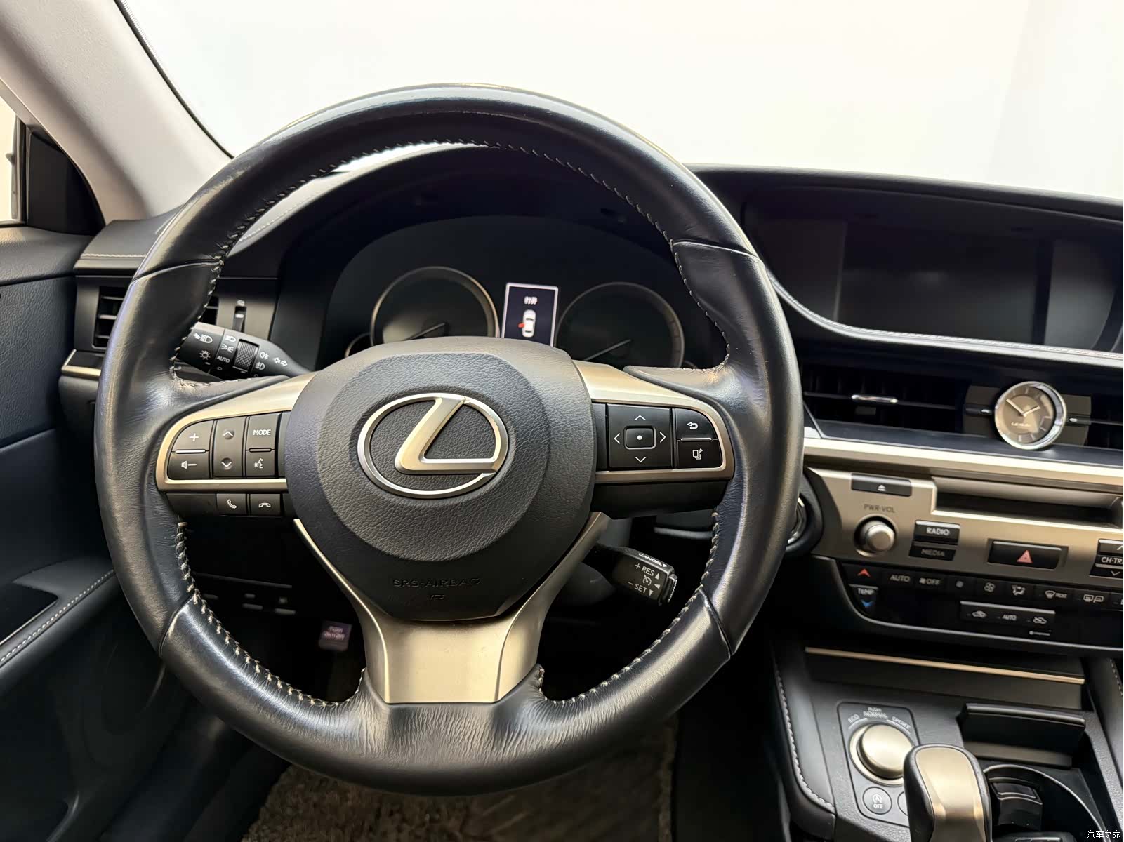 Lexus ES, 2015 10
