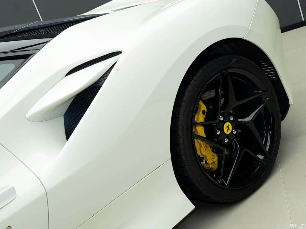 Ferrari F8, 2021 4