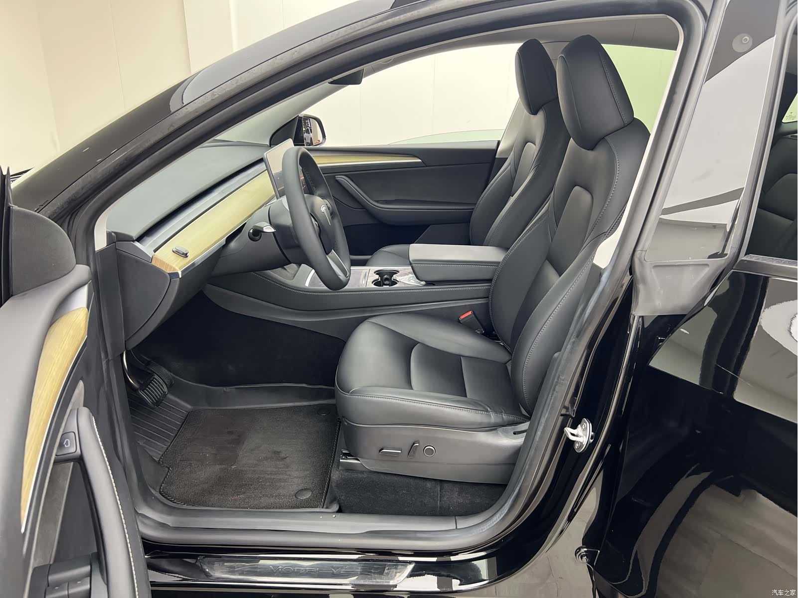 Tesla Model Y, 2023 11
