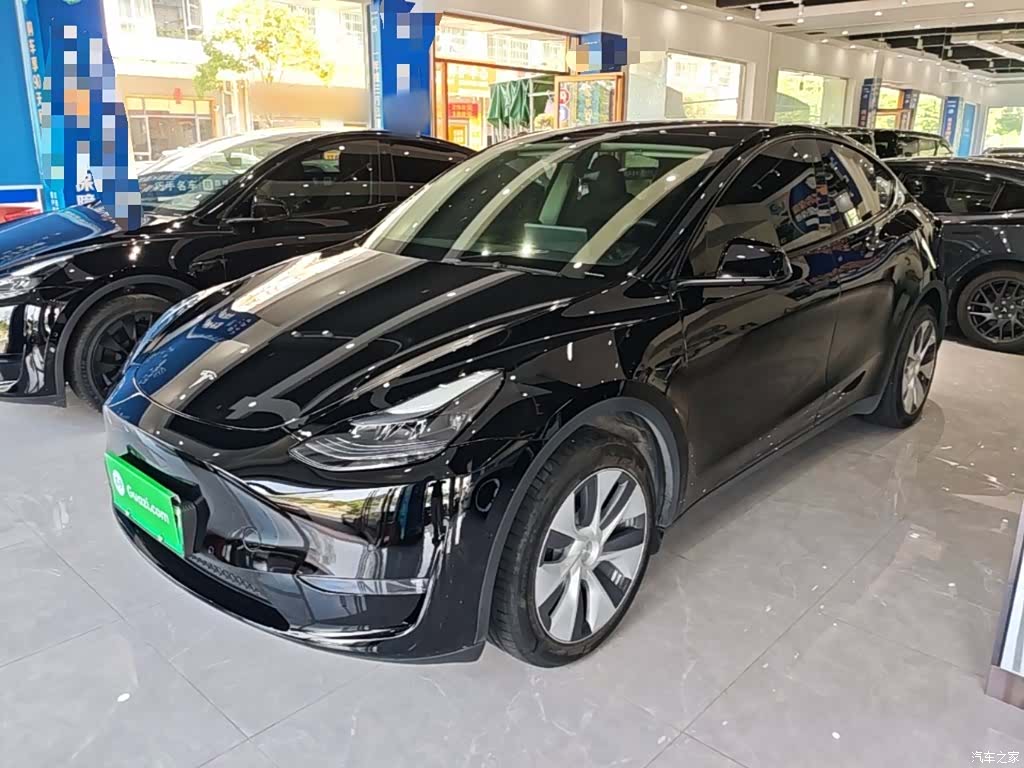 Tesla Model Y, 2023 1