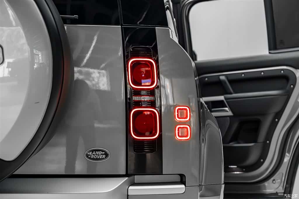 Land Rover Defender, 2024 36
