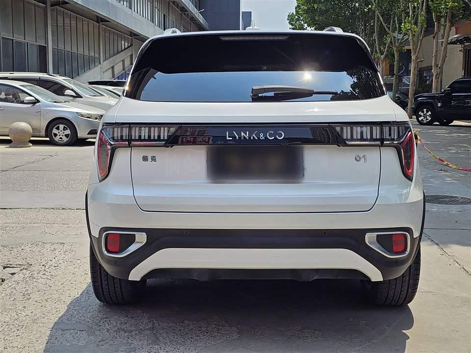 Lynk & Co 01