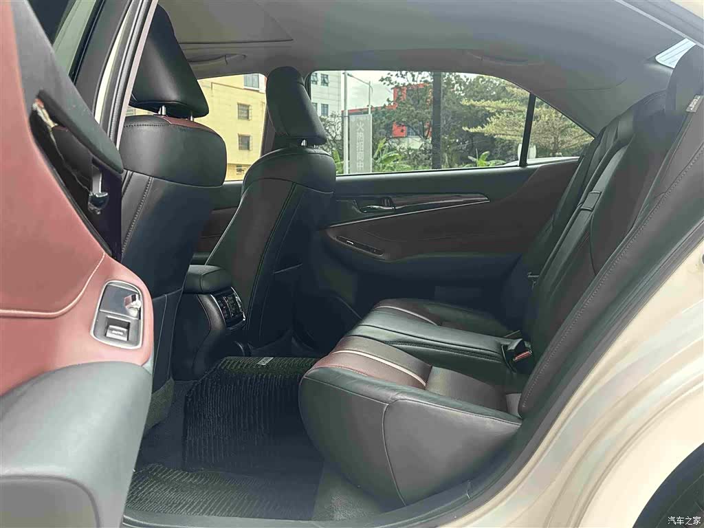 Toyota Crown, 2017 11