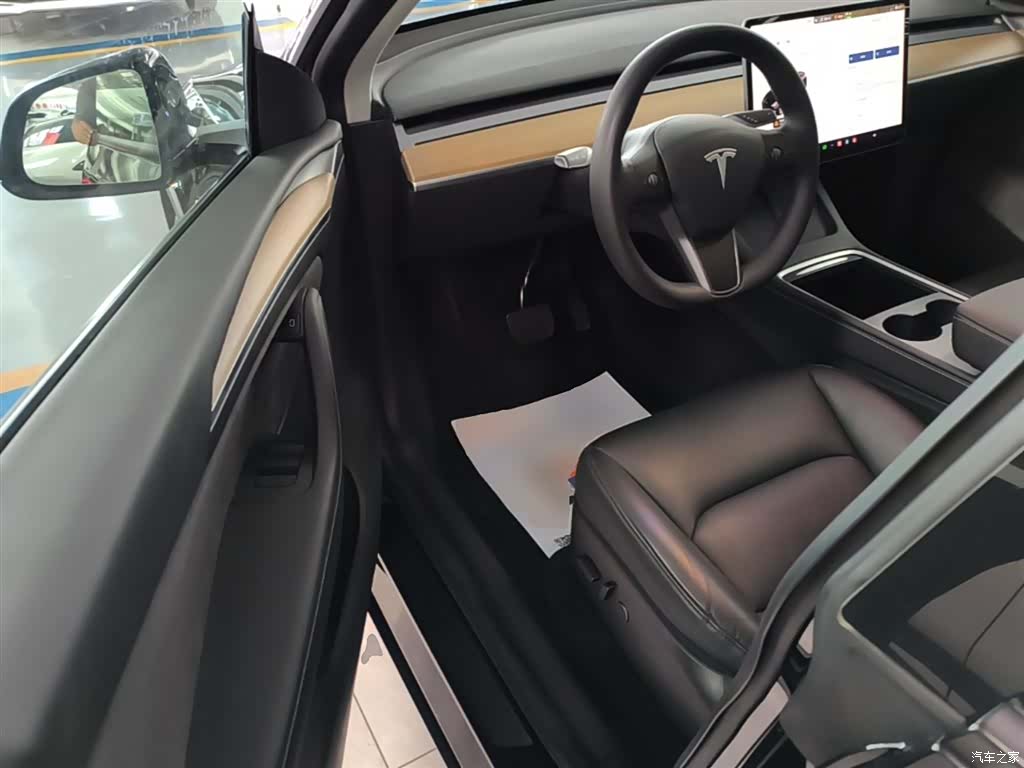 Tesla Model Y, 2022 16
