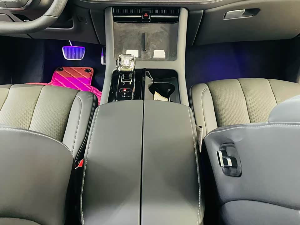 AITO Ask the world M7