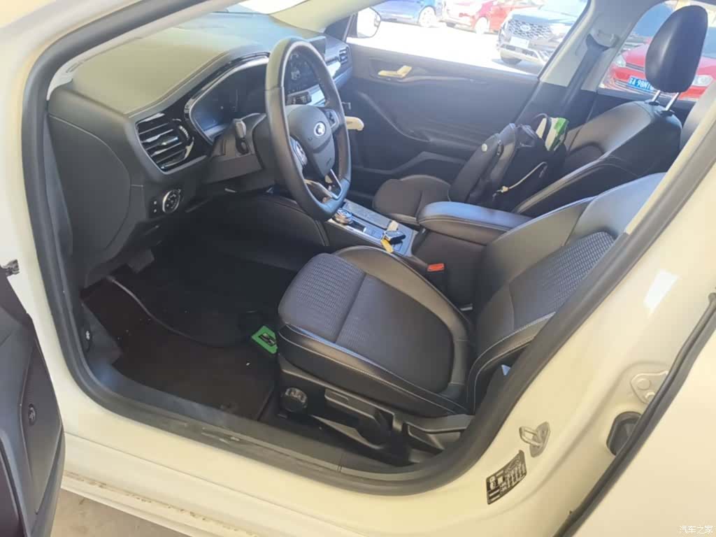 Ford Focus, 2022 15
