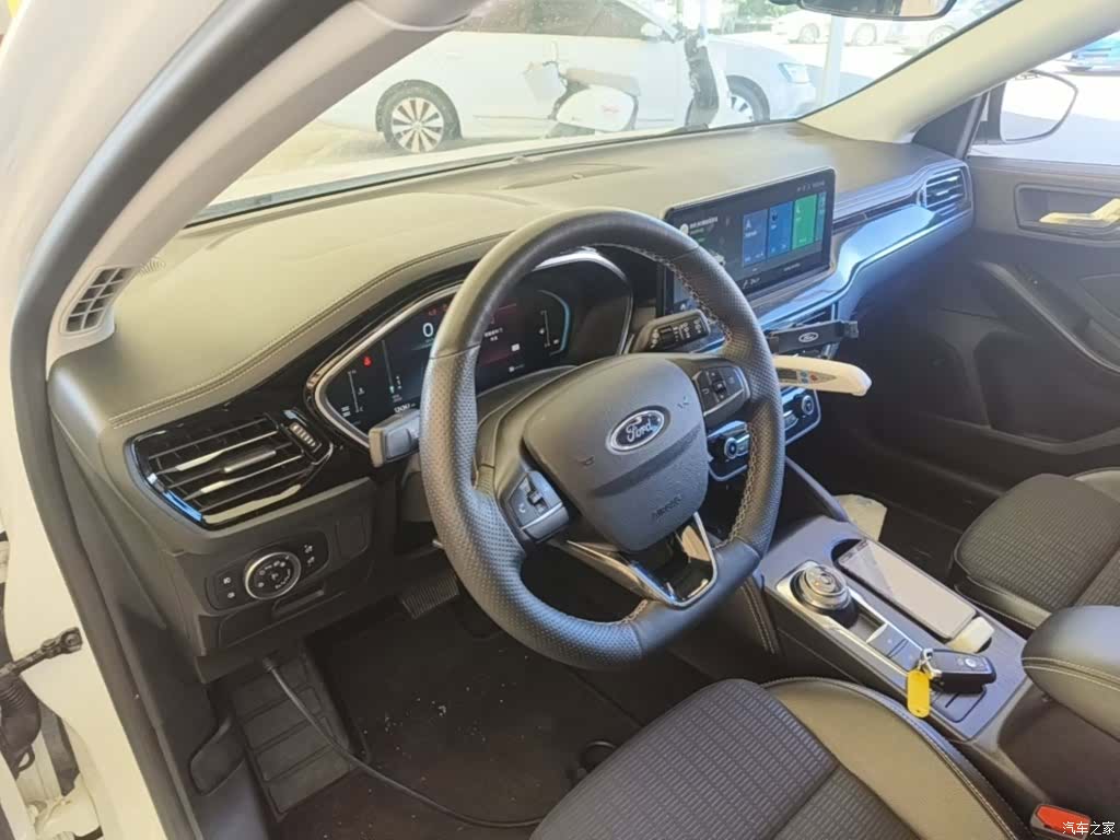 Ford Focus, 2022 10