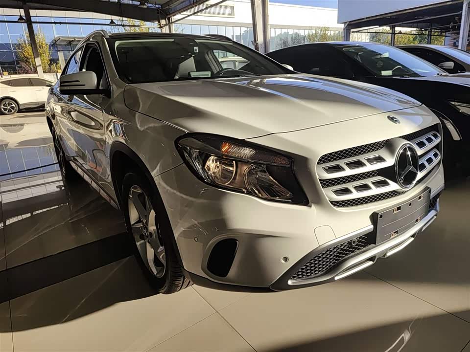 Mercedes-Benz GLA