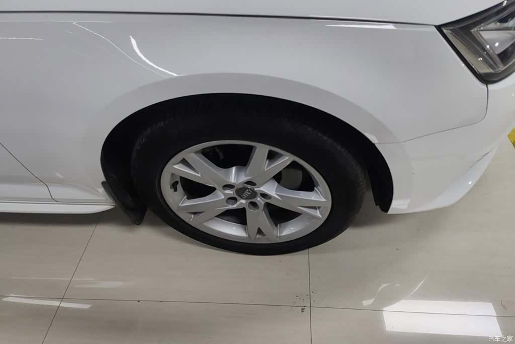 Audi A4L, 2018 6