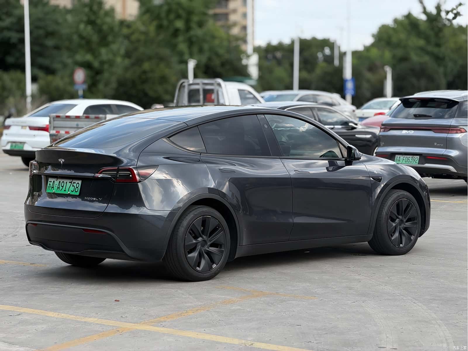 Tesla Model Y, 2024 6