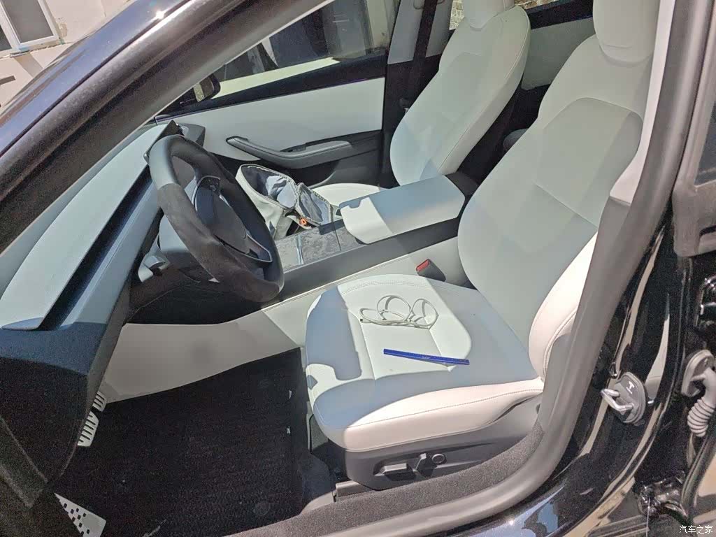Tesla Model 3, 2026 11