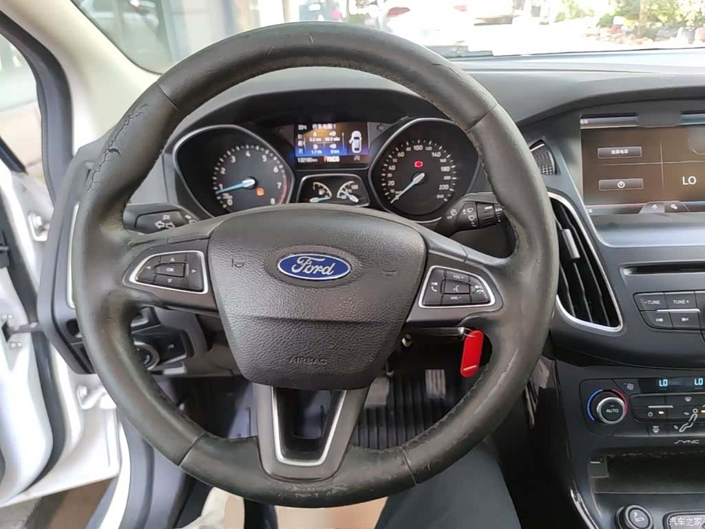 Ford Focus, 2016 11