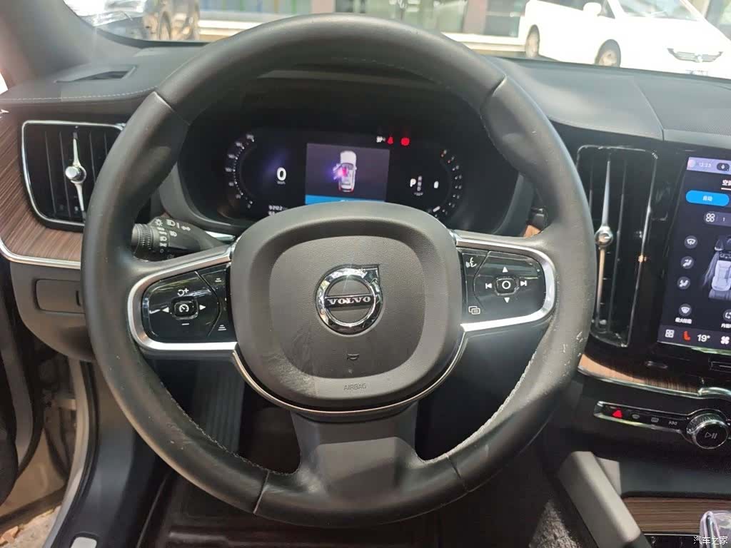 Volvo XC60, 2022 11