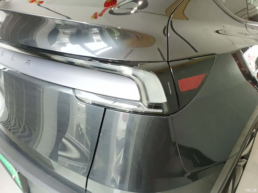 Tesla Model Y, 2025 8