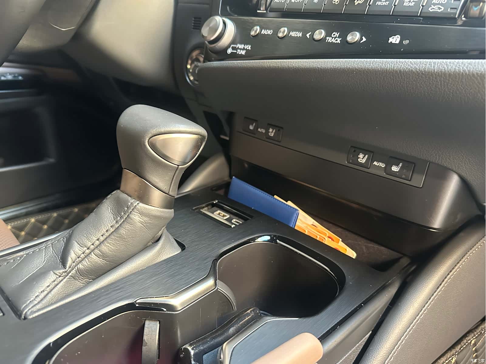 Lexus ES, 2024 8