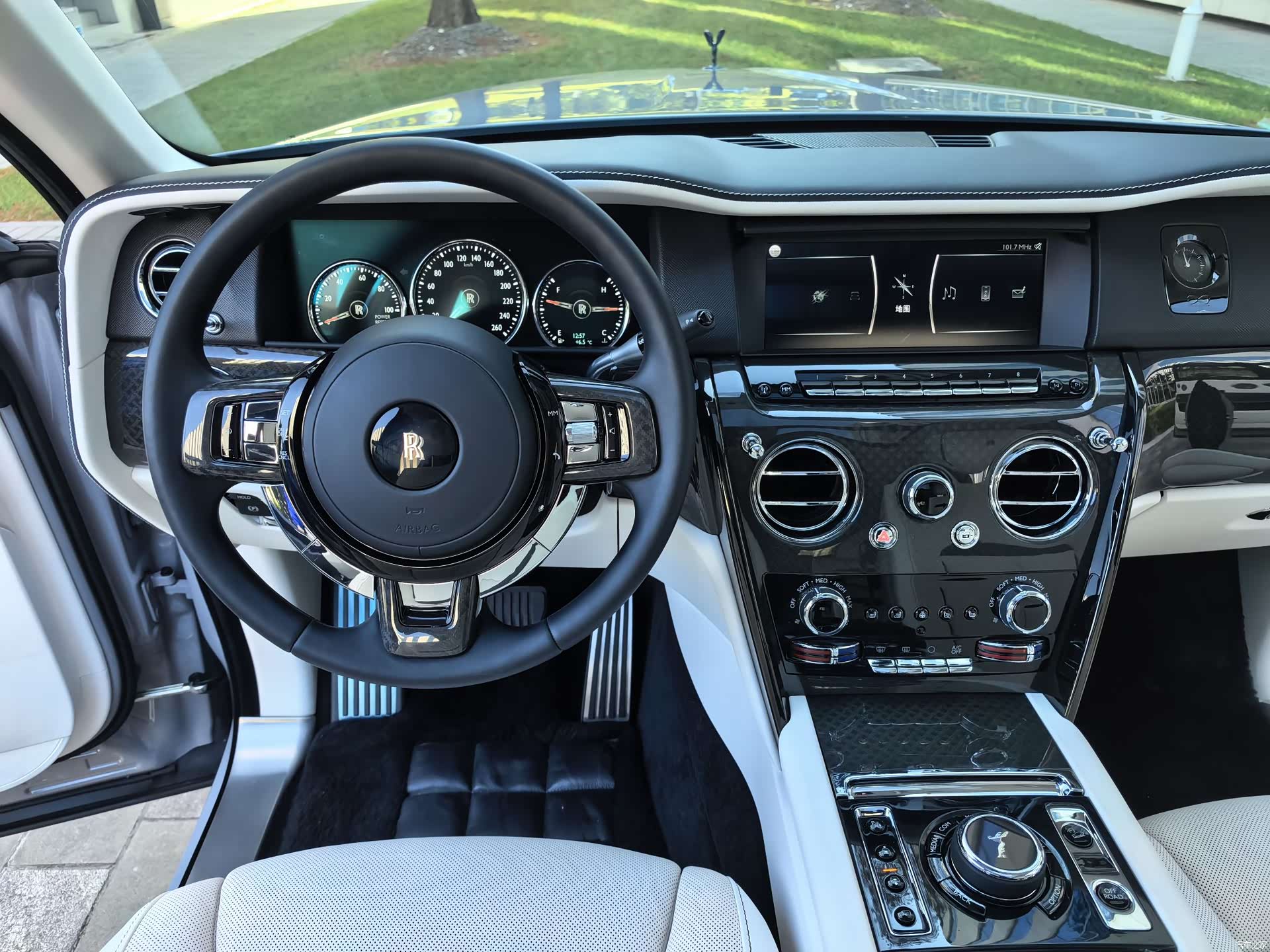 Rolls-Royce Cullinan, 2022 16