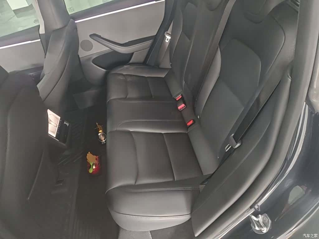 Tesla Model 3, 2024 17