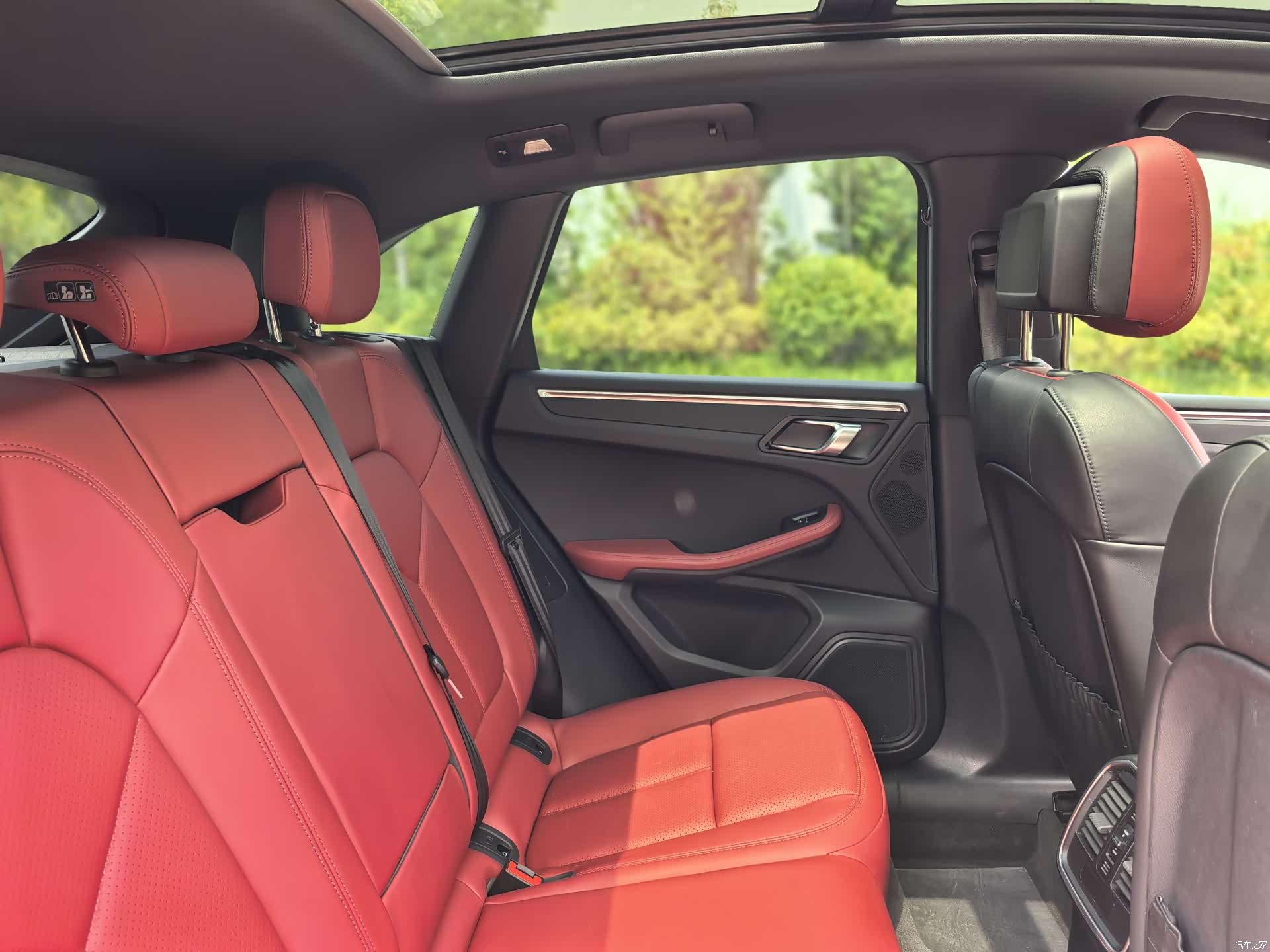 Porsche Macan, 2022 10