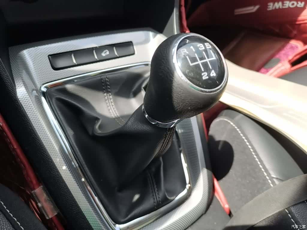 Roewe RX3, 2019 14