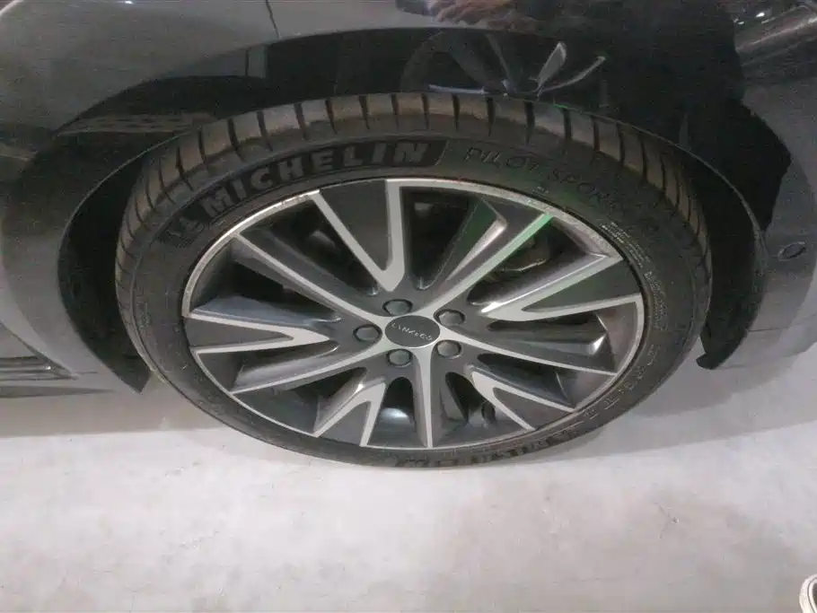 Lynk & Co 02 Hatchback