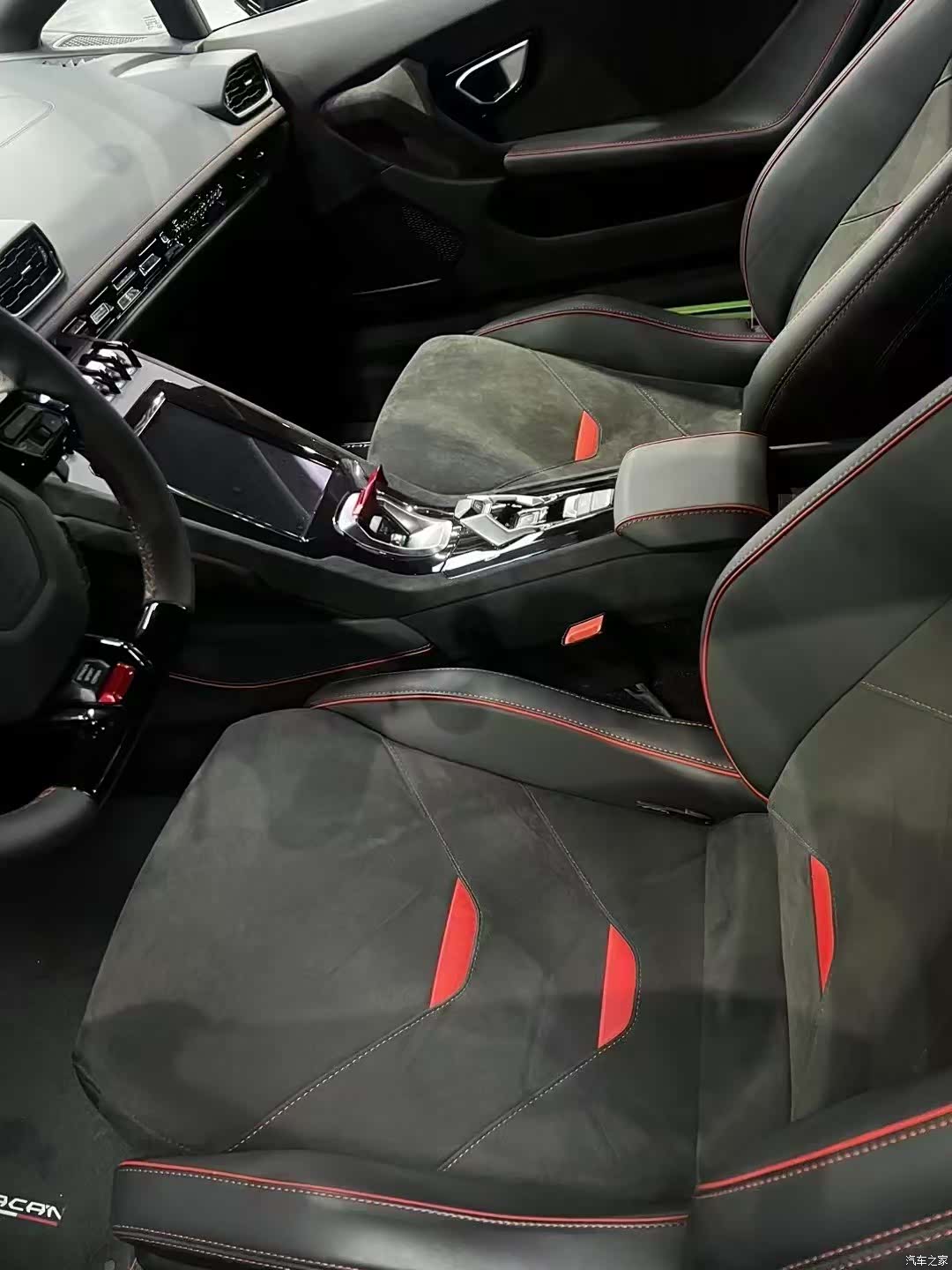 Lamborghini Huracán, 2021 все фото