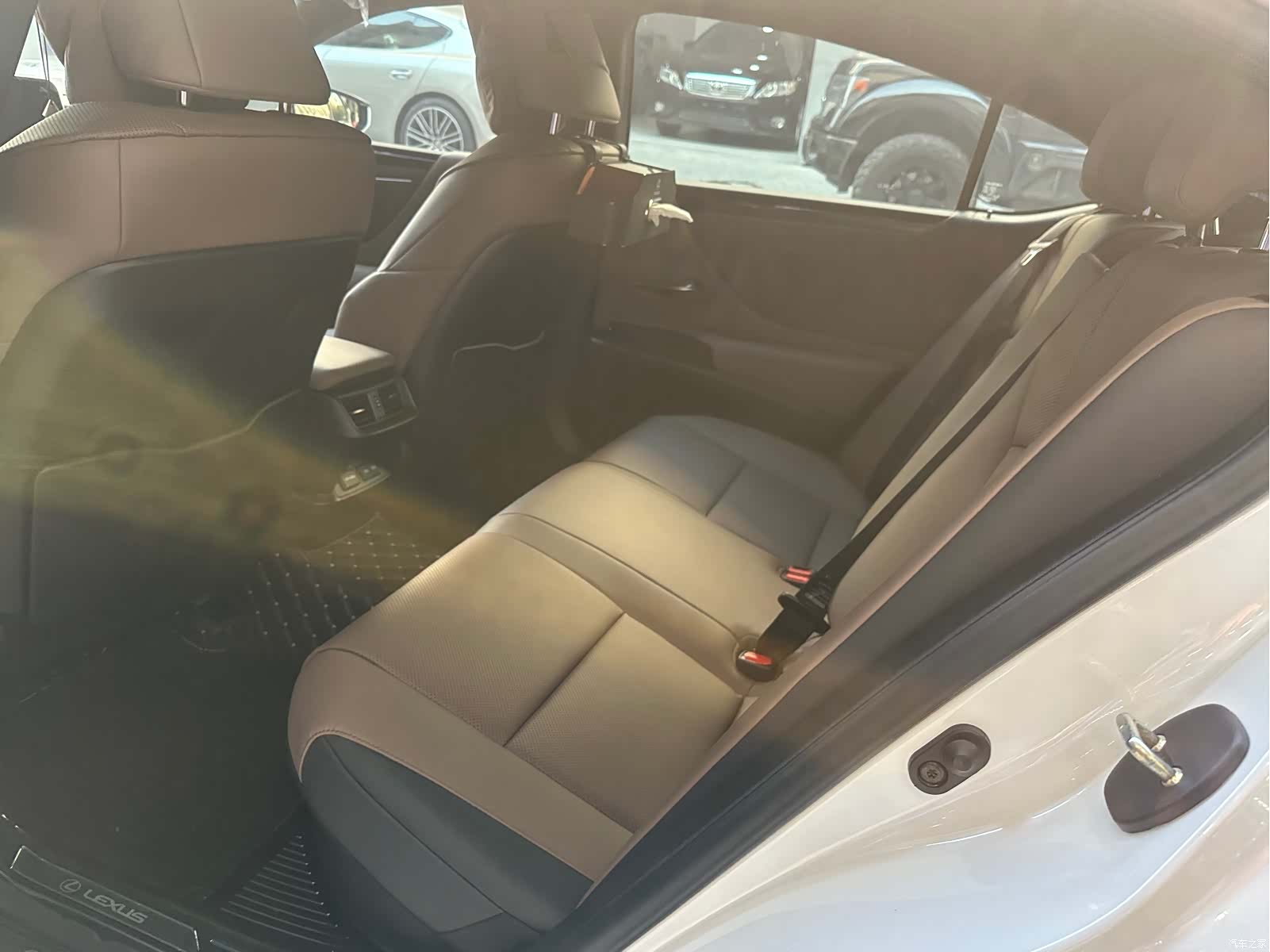 Lexus ES, 2024 все фото