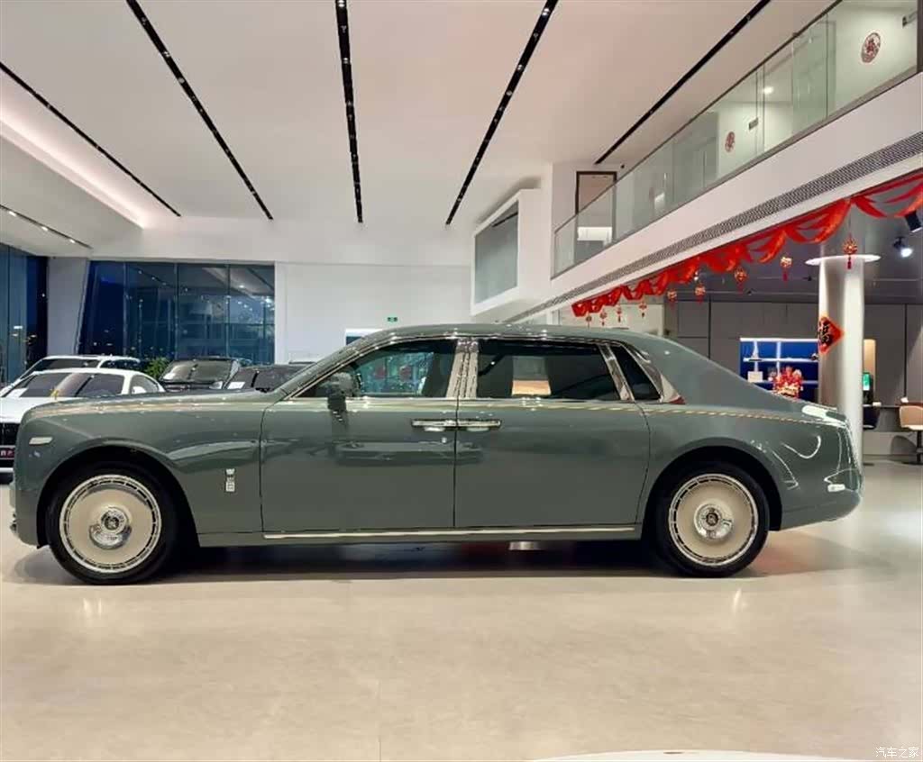 Rolls-Royce Phantom, 2024 3