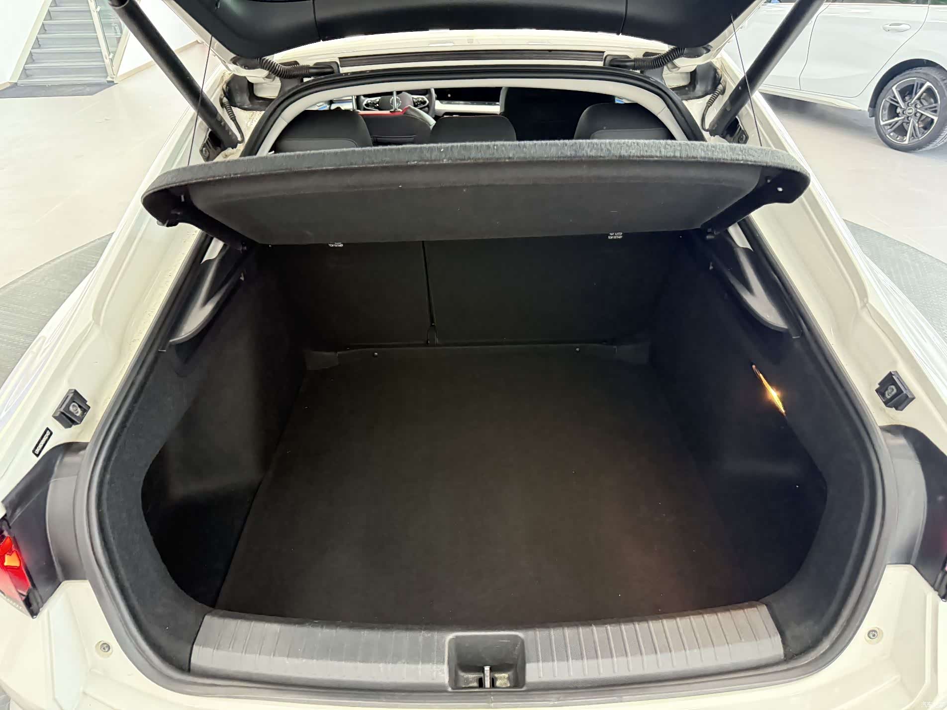 Volkswagen Lamando, 2022 11