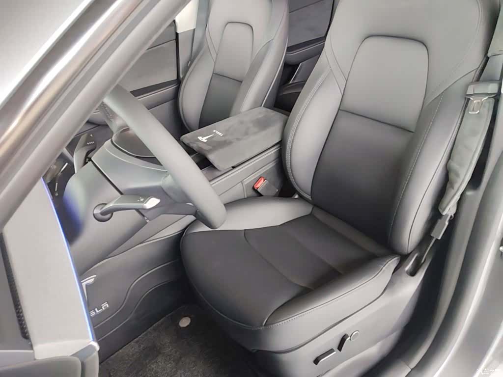 Tesla Model Y, 2024 15