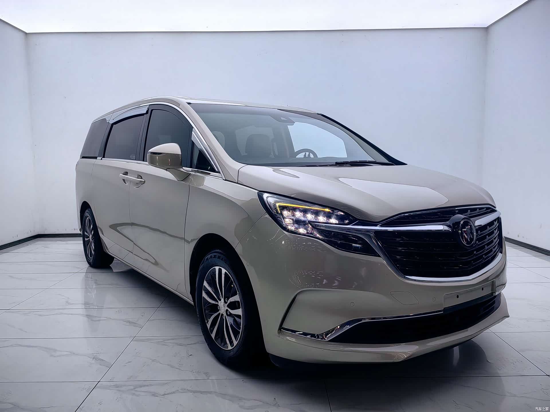 Buick GL8, 2021 3