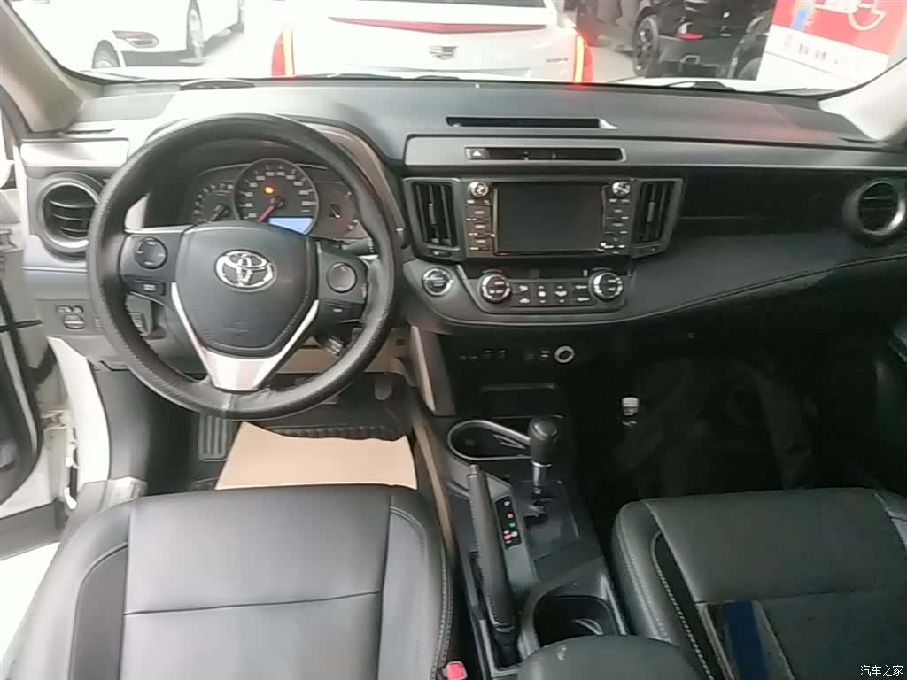 Toyota RAV4, 2016 10