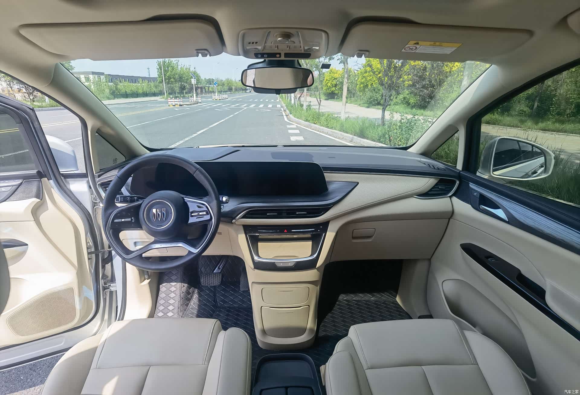 Buick GL8, 2025 12